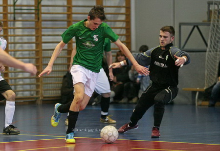 U17-es éllovasként